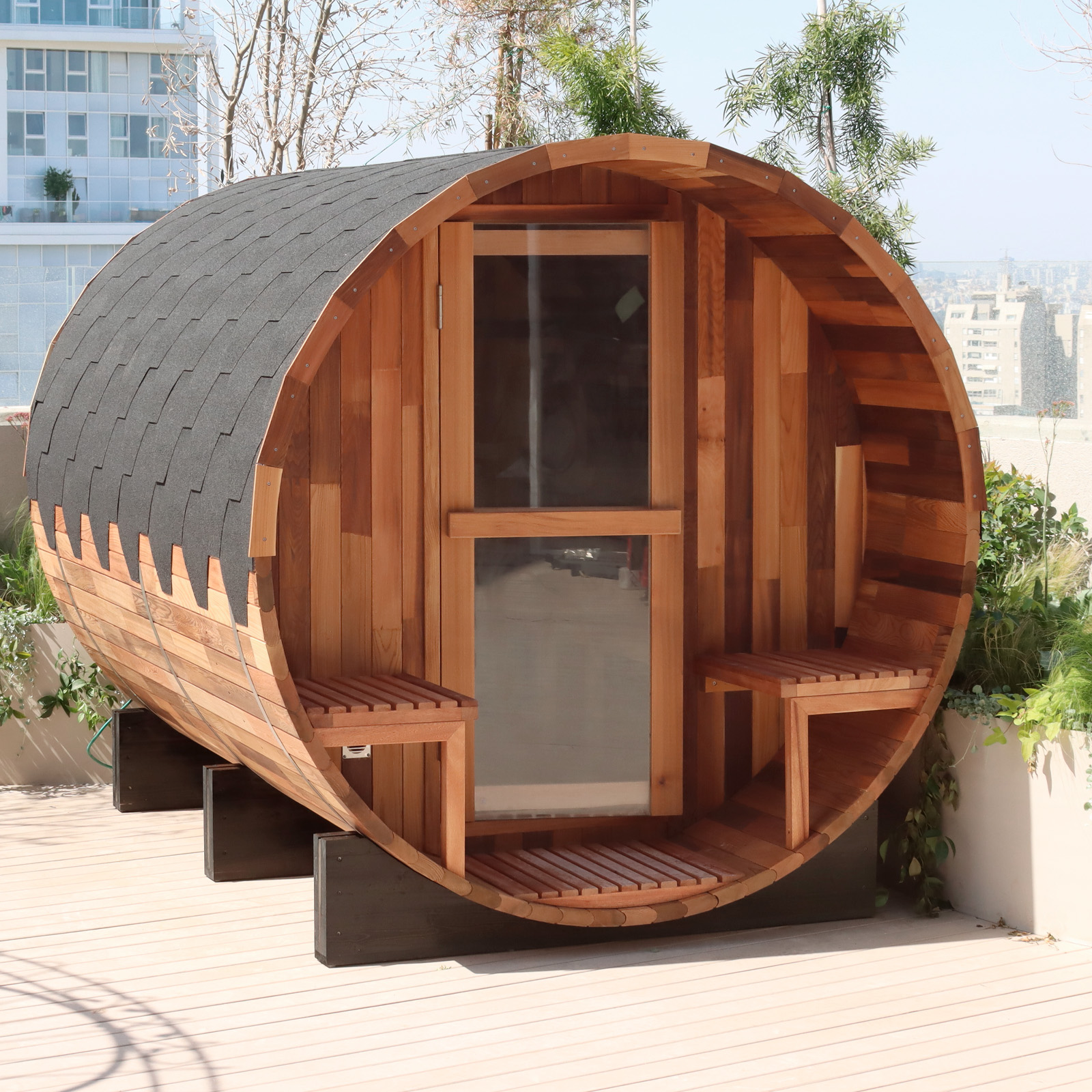 Backyard sauna barrel – תמונה של סאונה חבית מעץ

